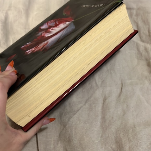 New Moon First Edition, September 2006 - Picture 4 of 6